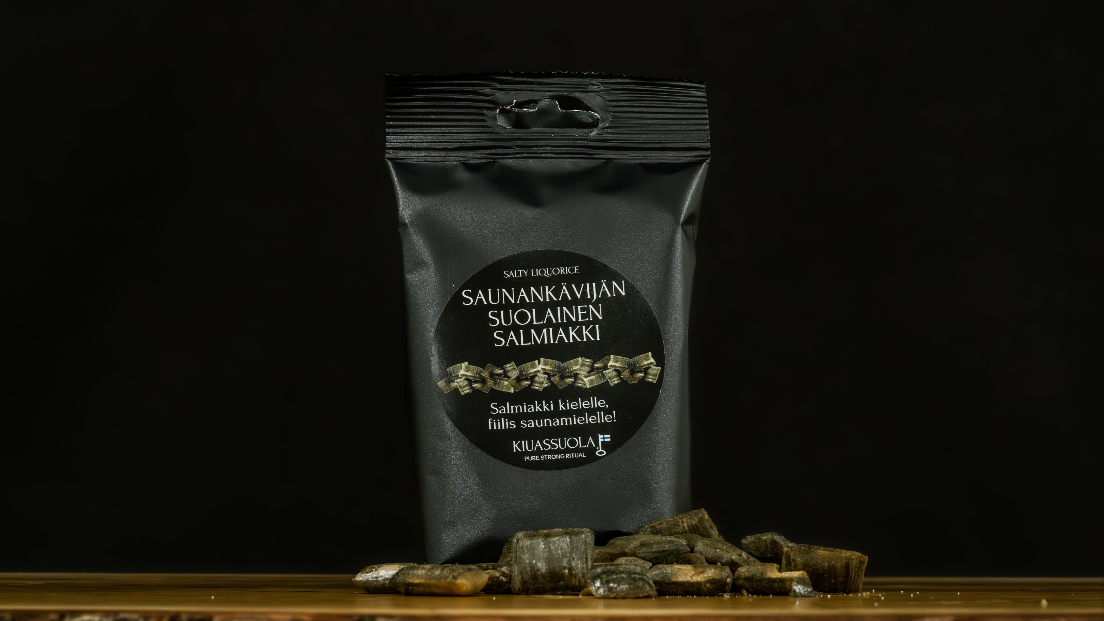 Kiuassuola Saunankävijän suolainen salmiakki 80g